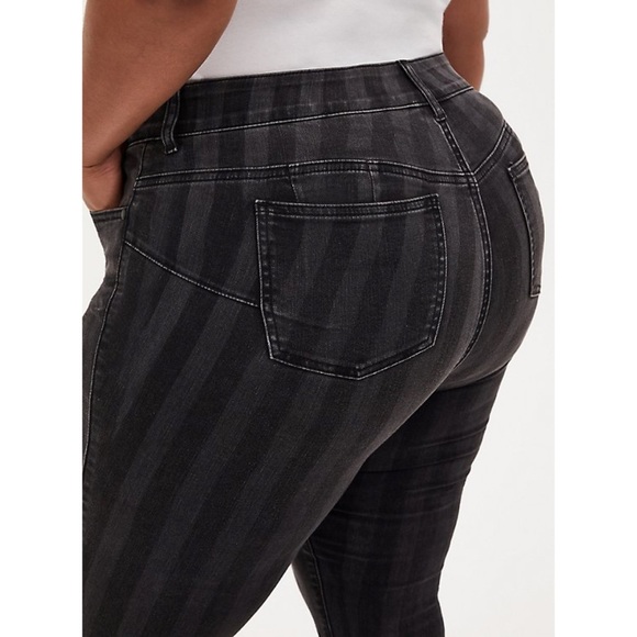 Torrid Bombshell Skinny Jean-Black Stripe NWT - Picture 4 of 5